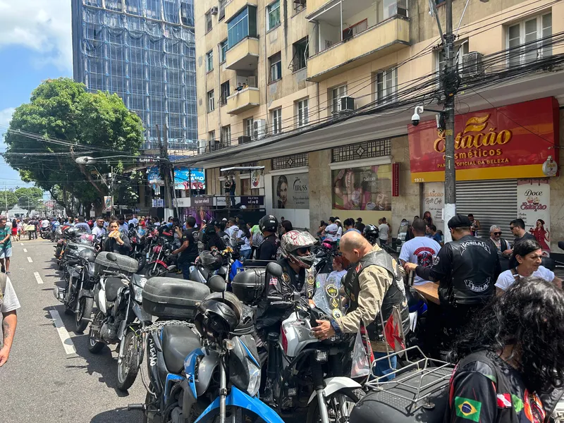 Em motorromaria, devotos homenageiam Nossa Senhora de Nazaré