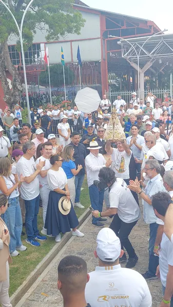 Lula, Janja e Helder acompanham a romaria fluvial