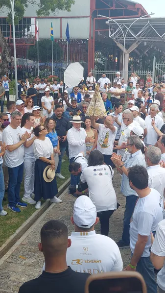 Lula, Janja e Helder acompanham a romaria fluvial