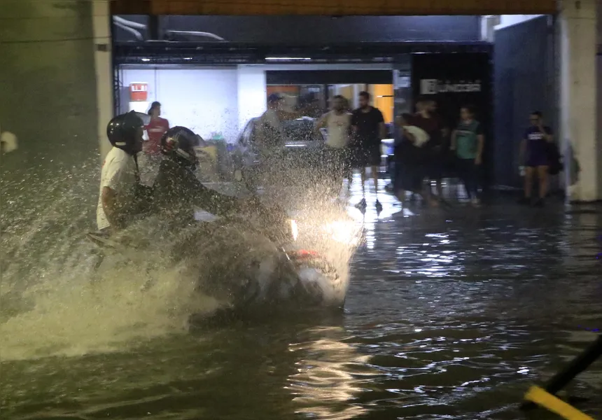 Belém registra alagamentos e trânsito lento após temporal