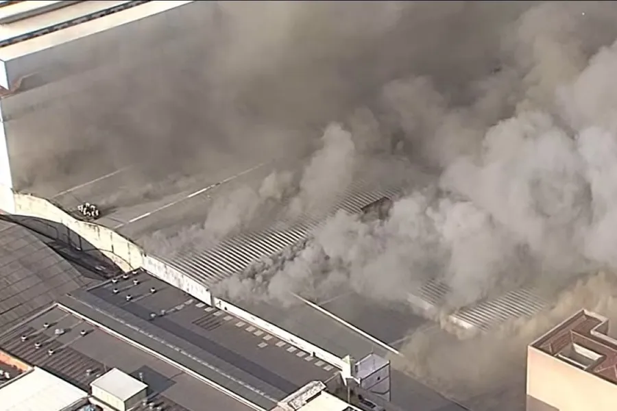 VÍDEO: Incêndio atinge famoso shopping no Brás, em São Paulo