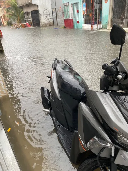 Vídeo: Chuva causa estragos para moradores do Jaderlândia