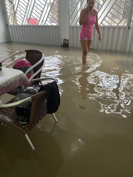 Vídeo: Chuva causa estragos para moradores do Jaderlândia