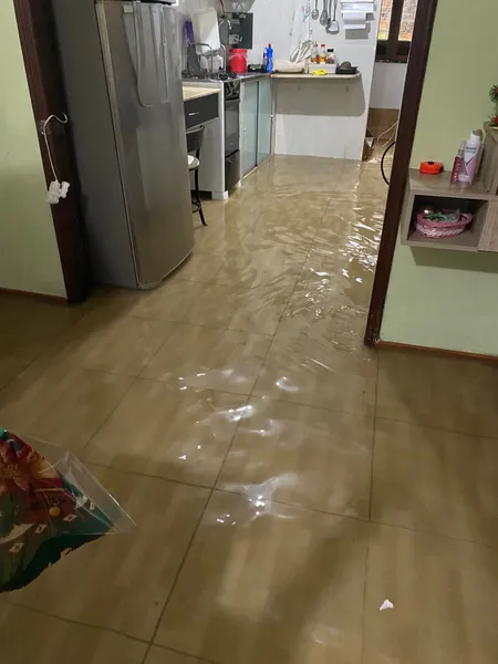 Vídeo: Chuva causa estragos para moradores do Jaderlândia