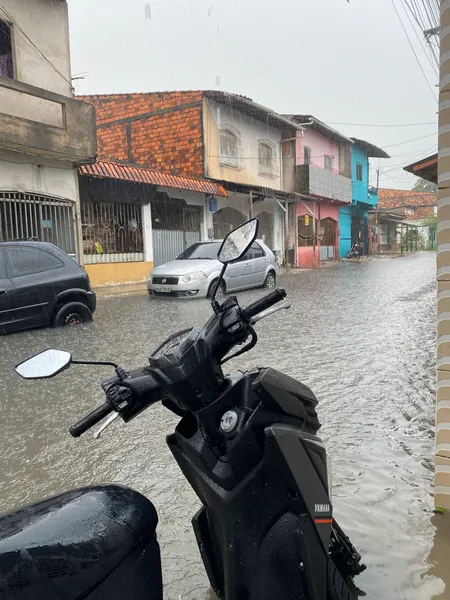 Vídeo: Chuva causa estragos para moradores do Jaderlândia