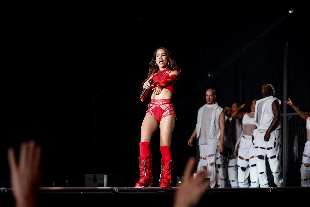 
        
        
            Com bumbum de fora, Anitta "proibidona" agita virada no RJ
        
    