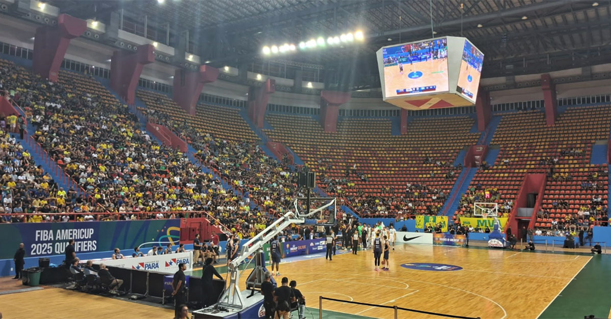 
        
        
            Brasil vence Uruguai para delírio da torcida paraense
        
    