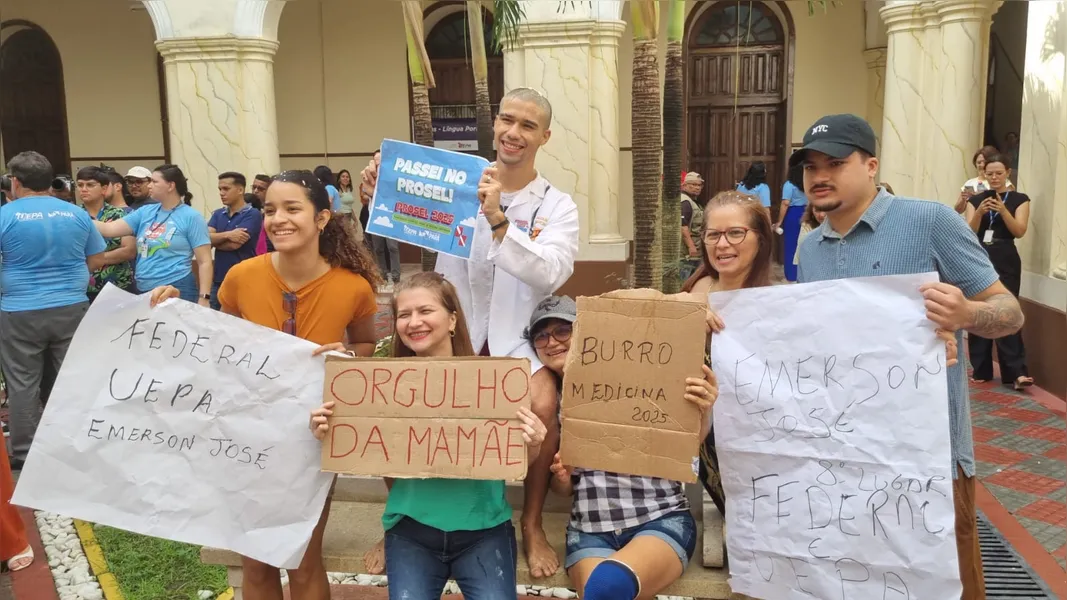 Sonho conquistado: aprovados fazem a festa após resultado