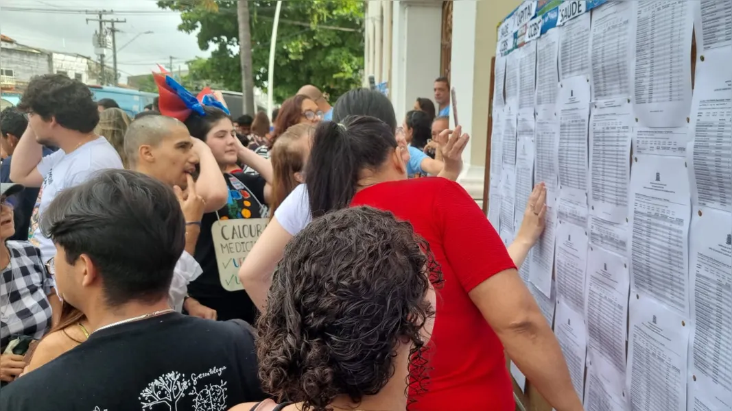 Sonho conquistado: aprovados fazem a festa após resultado