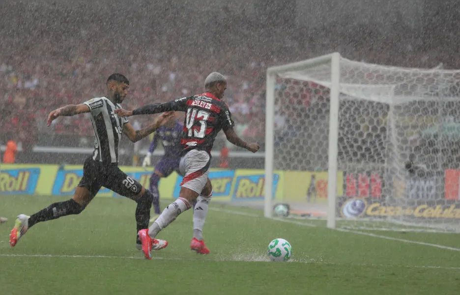 É muita água! Chuva para Flamengo x Botafogo; veja imagens