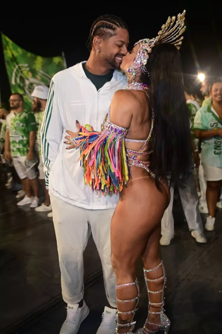 
        
        
            Viviane Araújo deixa bumbum à mostra em ensaio de Carnaval
        
    