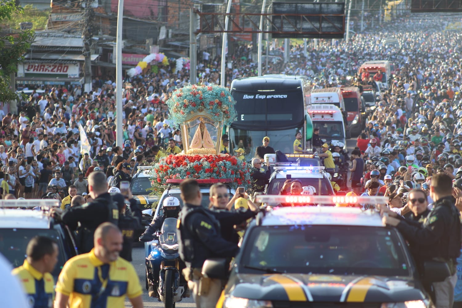 
        
            Veja a galeria de fotos da Romaria Rodoviária do Círio 2026
        
    