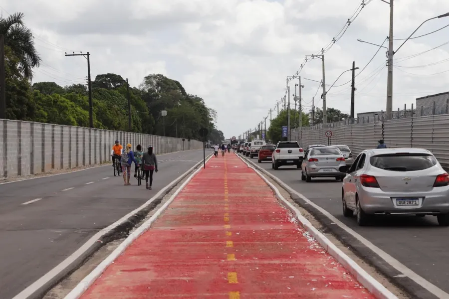 Helder inaugura viaduto e entrega nova avenida Ananin