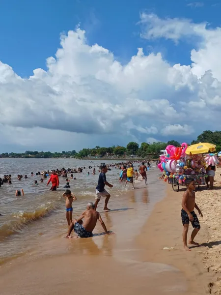 Fotos: banhistas aproveitam o domingão na Ilha do Mosqueiro