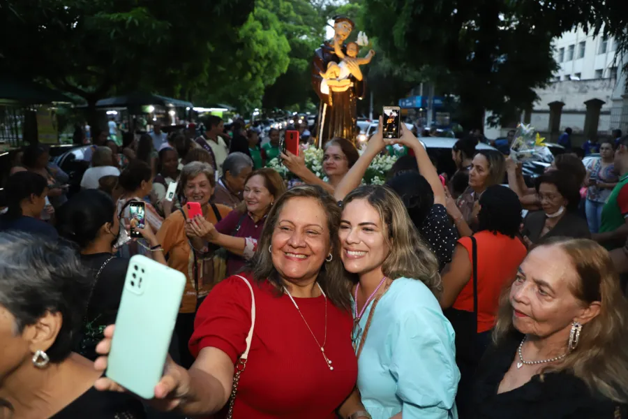 Benção, Santo Antônio! Veja imagens da procissão em Belém