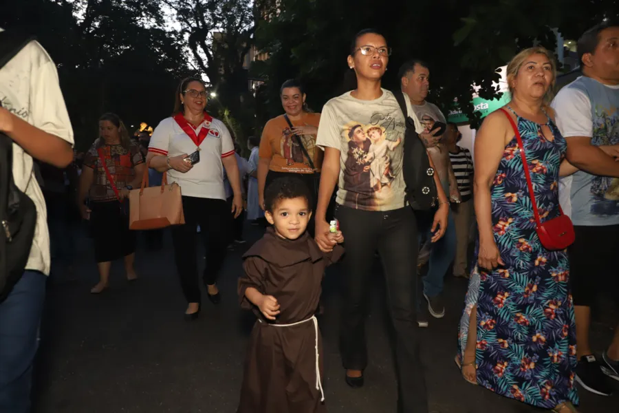 Benção, Santo Antônio! Veja imagens da procissão em Belém