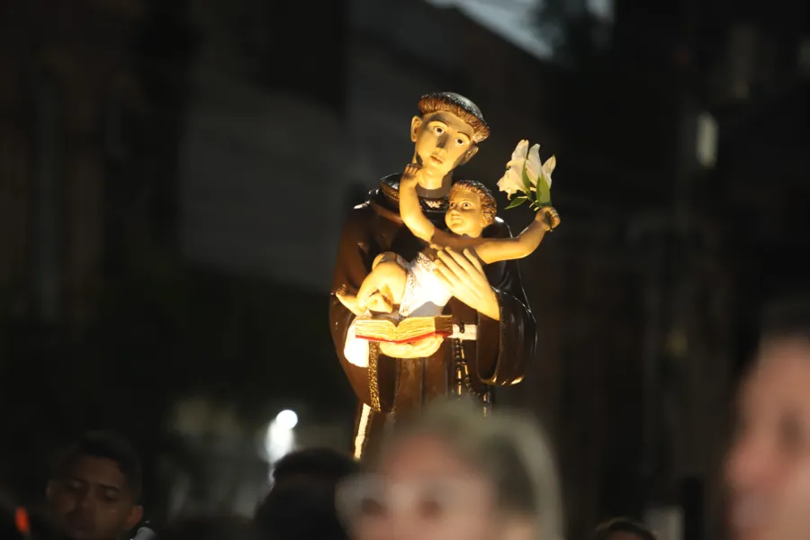 Benção, Santo Antônio! Veja imagens da procissão em Belém