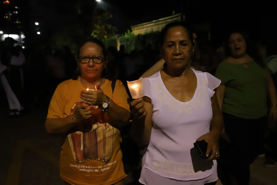 Benção, Santo Antônio! Veja imagens da procissão em Belém