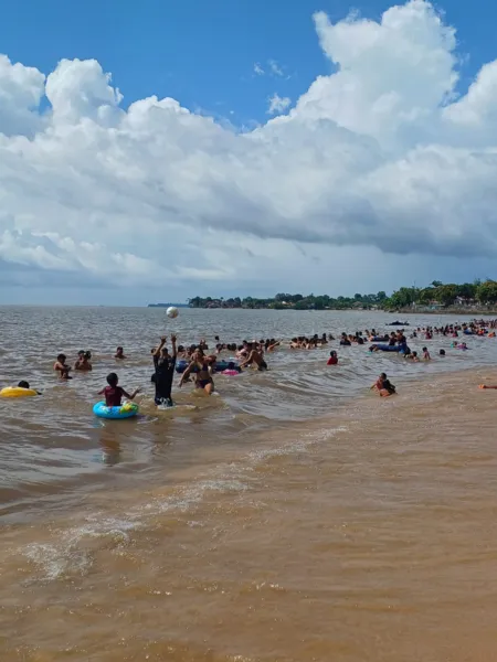 Fotos: banhistas aproveitam o domingão na Ilha do Mosqueiro