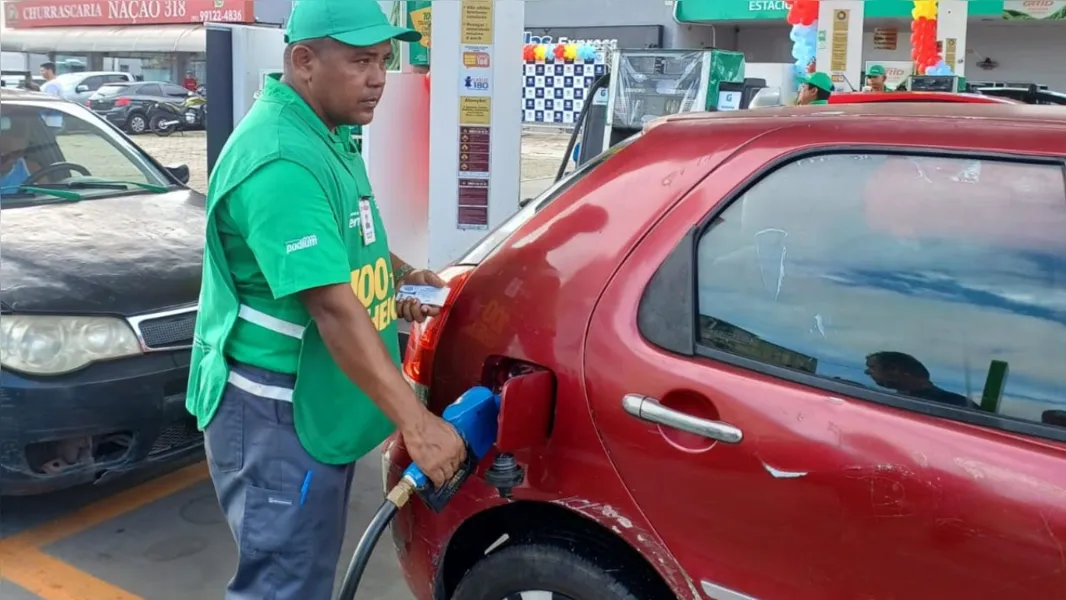 Gasolina e gás mais baratos geram filas enormes em Belém