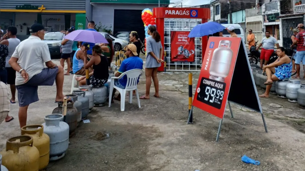 Gasolina e gás mais baratos geram filas enormes em Belém