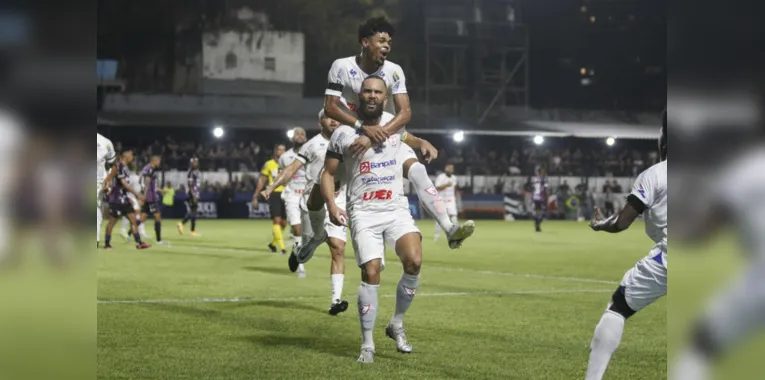 Jogadores festejaram muito o gol