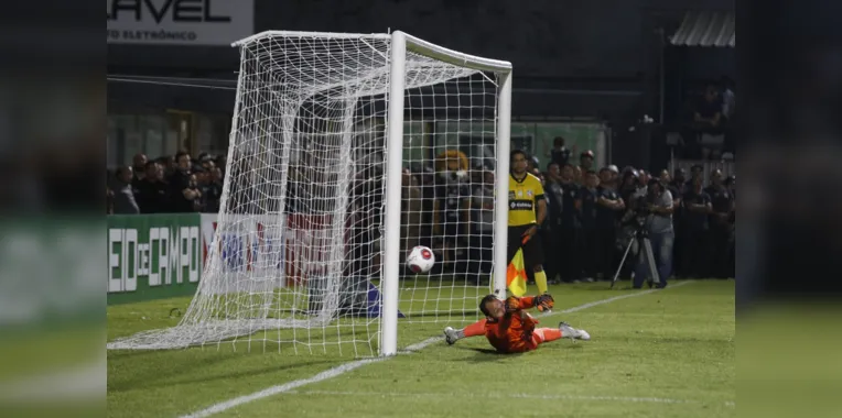 Axel pegou pênalti de Lucas Mendes