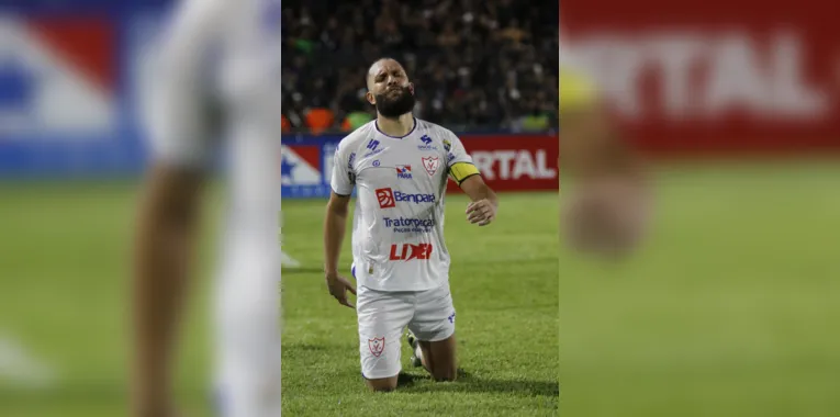 Betão atravessou o campo do Baenão de joelhos