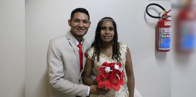 Casamento comunitário une casais no Dia dos Namorados