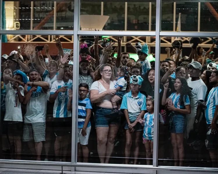 Nos braços da Fiel: Veja as fotos do desembarque do Paysandu