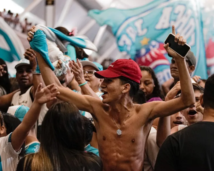 Nos braços da Fiel: Veja as fotos do desembarque do Paysandu