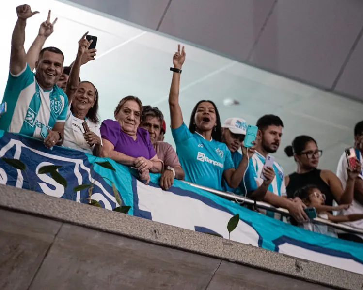 Nos braços da Fiel: Veja as fotos do desembarque do Paysandu