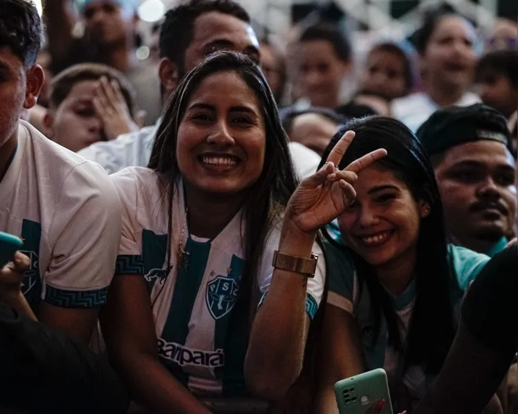 Nos braços da Fiel: Veja as fotos do desembarque do Paysandu