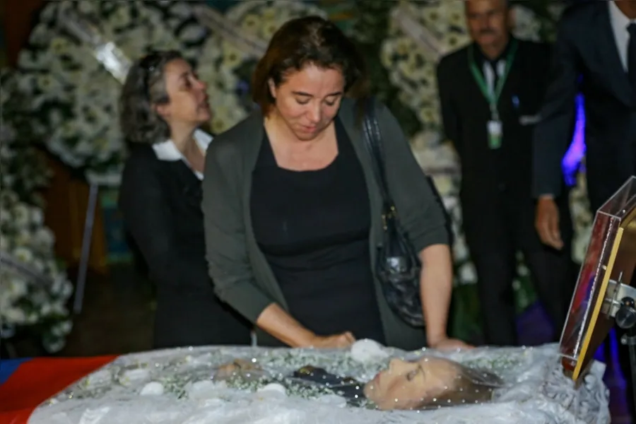 Velório de Aracy Balabanian reúne fãs e artistas. Veja!