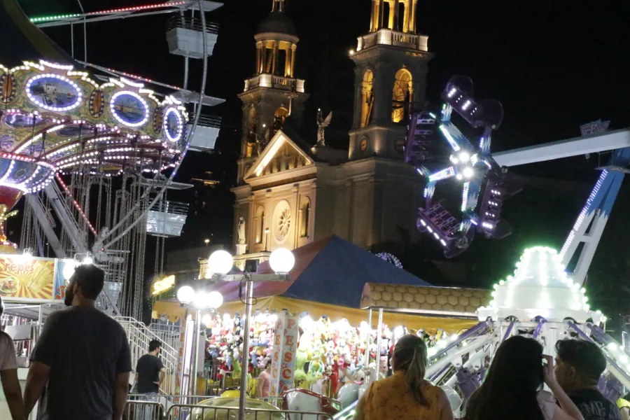 Já abriu! Veja fotos da primeira noite do Arraial de Nazaré