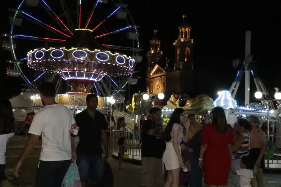 Já abriu! Veja fotos da primeira noite do Arraial de Nazaré