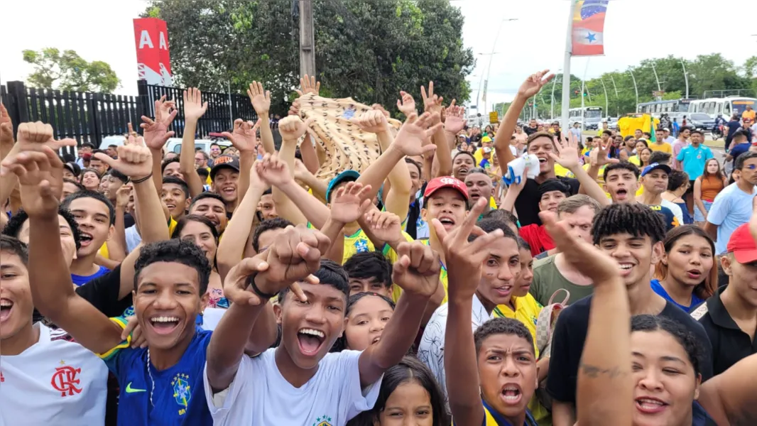 Torcida faz fila no Mangueirão após fake news sobre treino