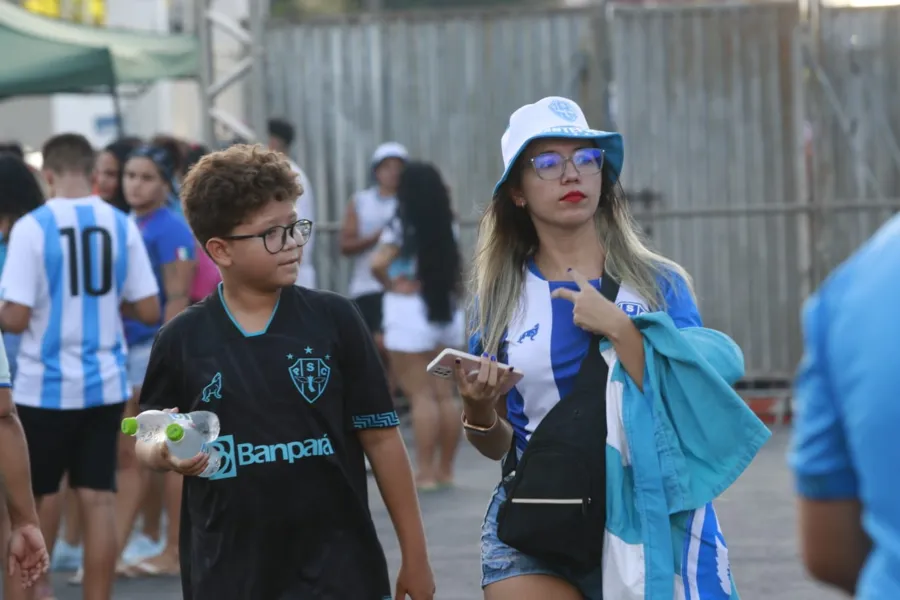 Torcida feminina invade a Curuzu para jogo do Paysandu