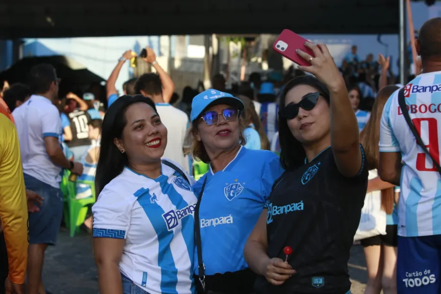 Torcida feminina invade a Curuzu para jogo do Paysandu