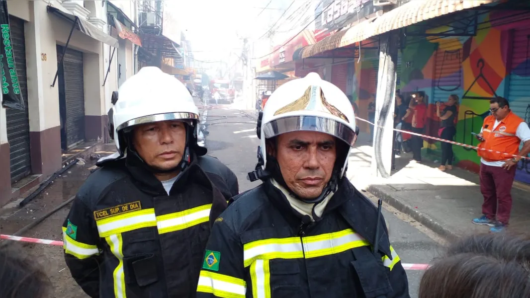 VÍDEO: grande incêndio destrói sete lojas no Centro de Belém  