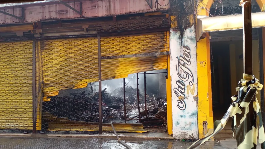 VÍDEO: grande incêndio destrói sete lojas no Centro de Belém  