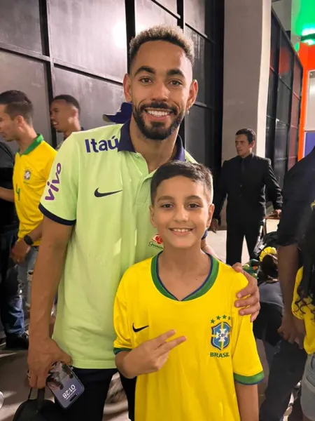 Menino vem de barco de Portel a Belém para ver a Seleção