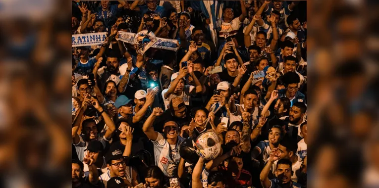 Nos braços da Fiel: Veja as fotos do desembarque do Paysandu