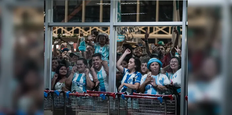 Nos braços da Fiel: Veja as fotos do desembarque do Paysandu