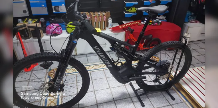 Modelo: Specialized Turbo Levo.
R$ 74.990,00