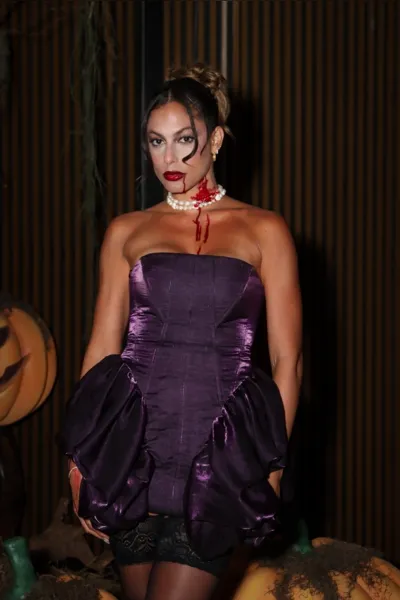 Veja as fantasias dos famosos no Halloween da Anitta