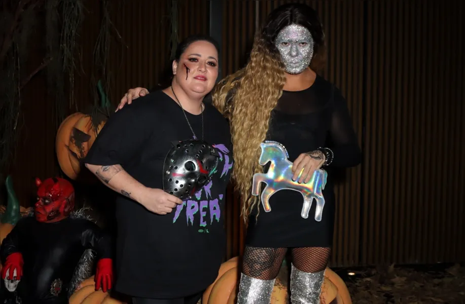 Veja as fantasias dos famosos no Halloween da Anitta