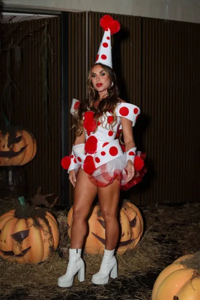 Veja as fantasias dos famosos no Halloween da Anitta