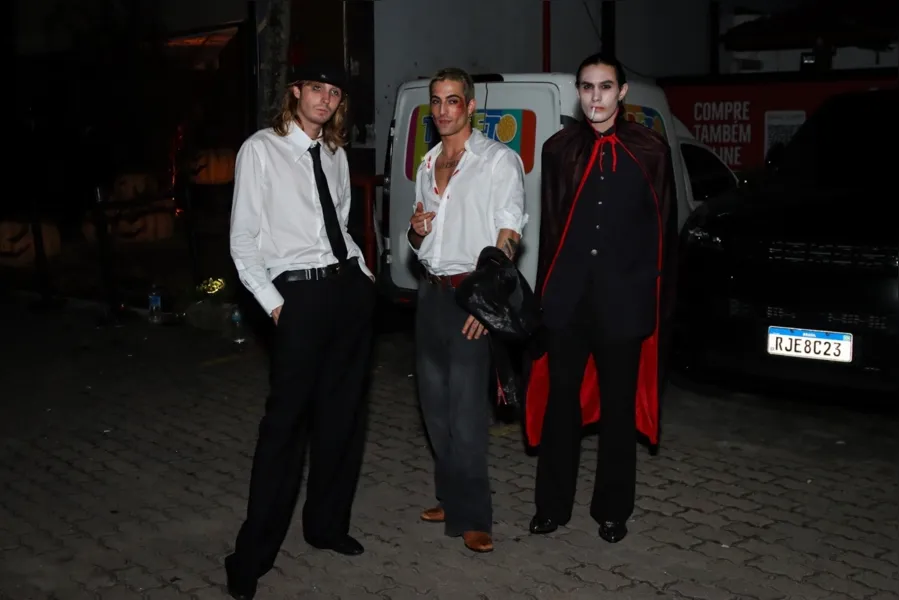 Veja as fantasias dos famosos no Halloween da Anitta