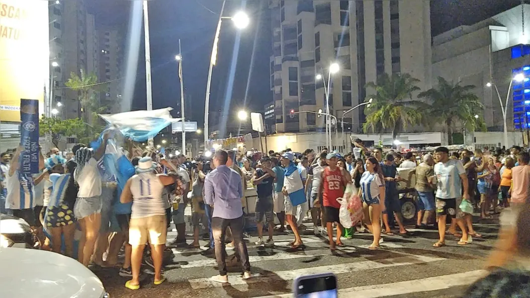 HOJE TEM DOCA! Torcida do Paysandu festeja acesso à Série B